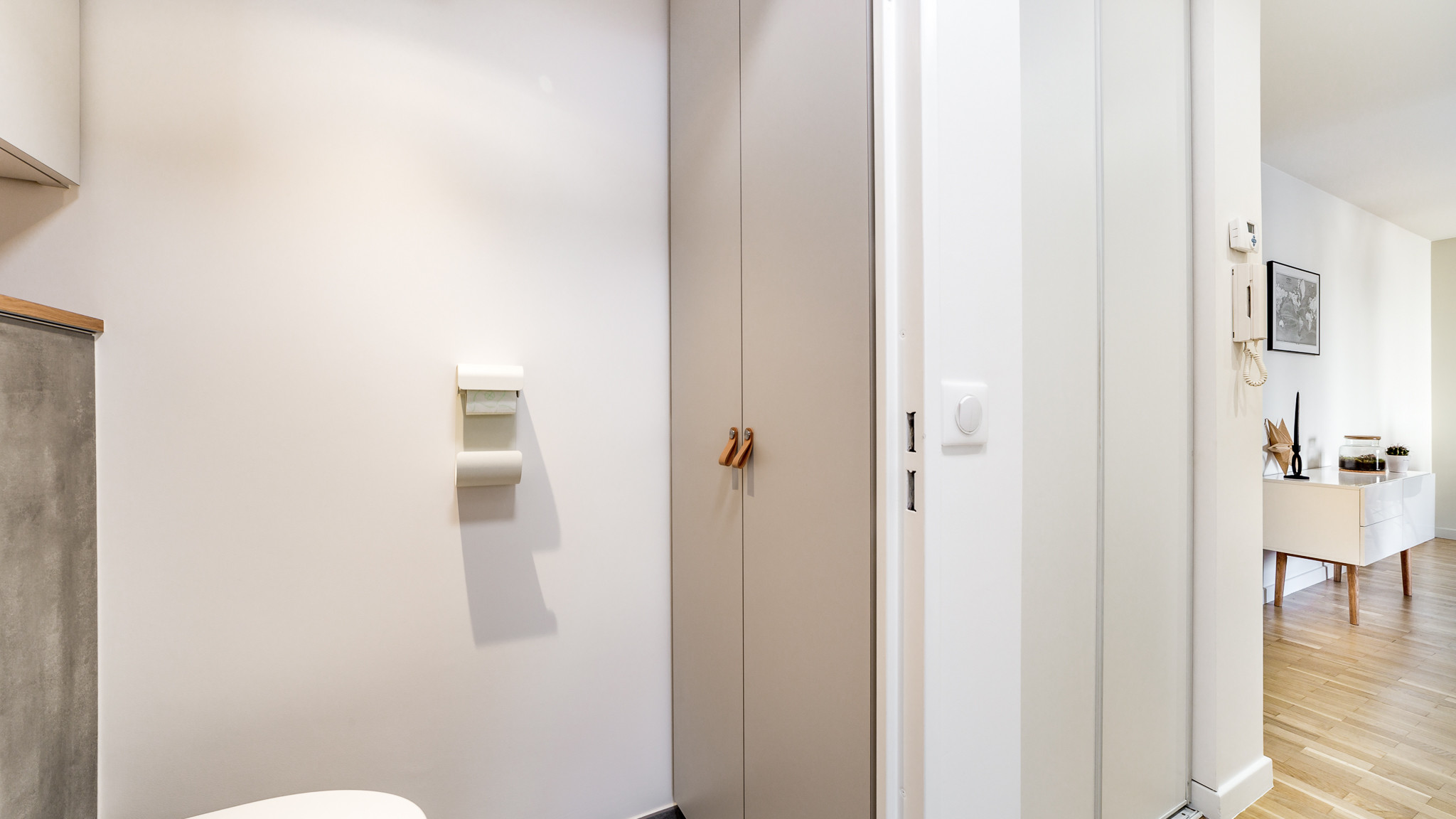 Rénovation complète, agencement, aménagement et décoration : toilettes et entrée